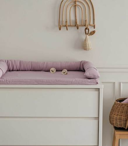 משטח החתלה לשידת החתלה בצבע סגול לילך 100% כותנה עם מגן ראש