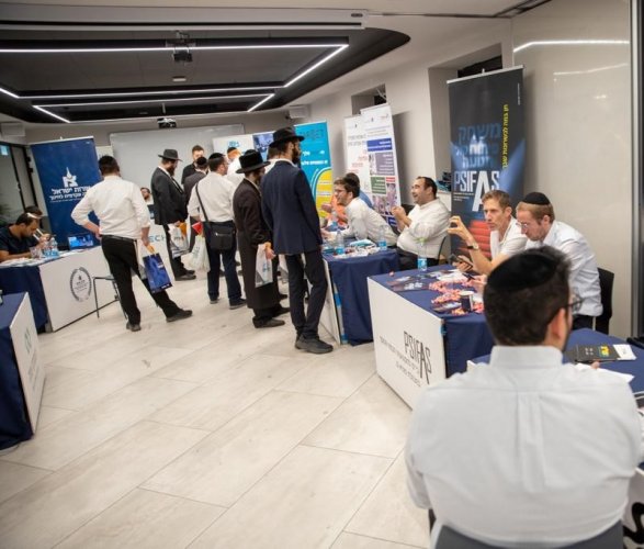 מאות מסלולי לימוד ומעסיקים ביריד ההכשרות האזורי הגדול של מרכזי כיוון