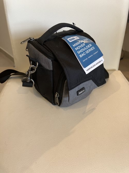 מוכרת מצלמה חדשה!!