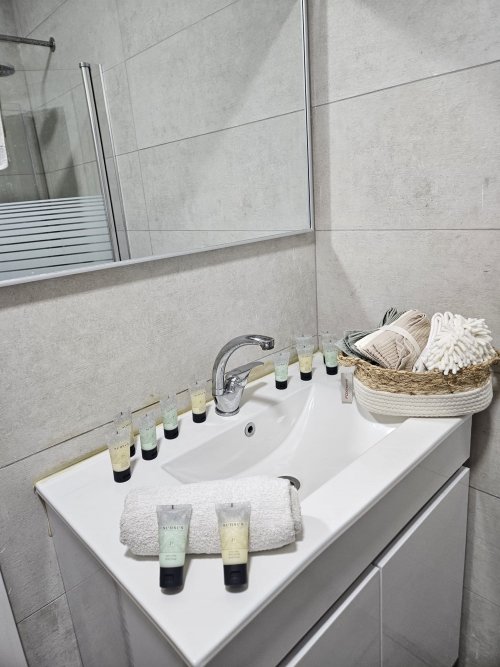 דירת נופש משופצת גדולה מרווחת בטבריה קרובה לכנרת לאנ"ש