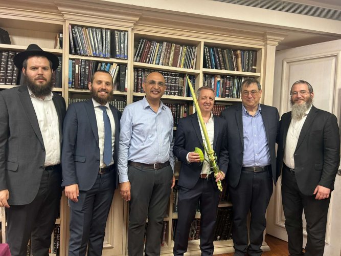 בין מסורת לחדשנות: איך משלבים תפילה, עסקים וחזון? ביקור מיוחד של הנהלת מרכנתיל בכפר חב״ד