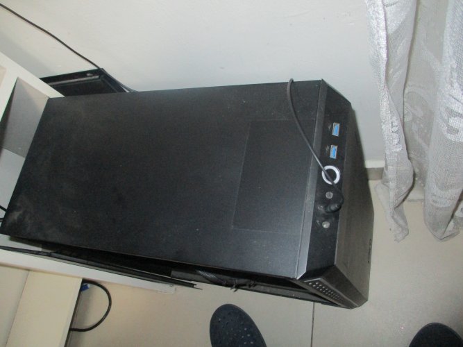 מוכר מחשב גרפיקה חזק מאוד! עובד כמו חדש! תקין לחלוטין!