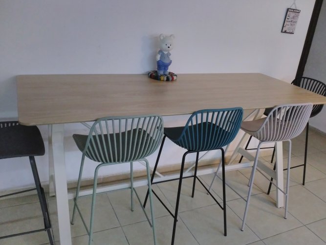 למכירה פינת אוכל גבוהה מצב חדש לגמרי