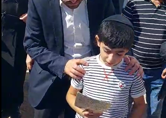 ילד בן 10 אומר קדיש: טרגדיה נוראה עם פטירתו בדמי ימיו של הרב אשר עטיה זצ"ל