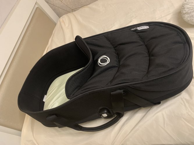 ירידה במחיר!!- עגלת בוגבו בי 6 גגון שמנת כחדשה ממש!