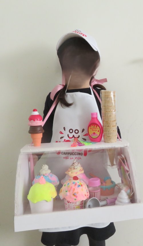 מוכרת גלידה 2.JPG