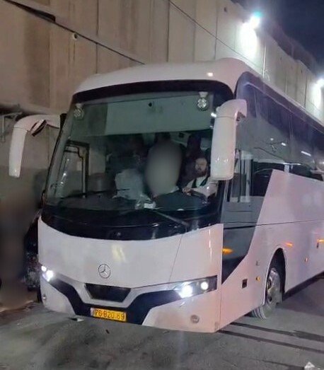 מנעי קולך מבכי: למעלה ממאה נשים שחולצו ע"י יד לאחים בשנה האחרונה מכפרים ערביים בתפילה משותפת בקרב רחל אמנו