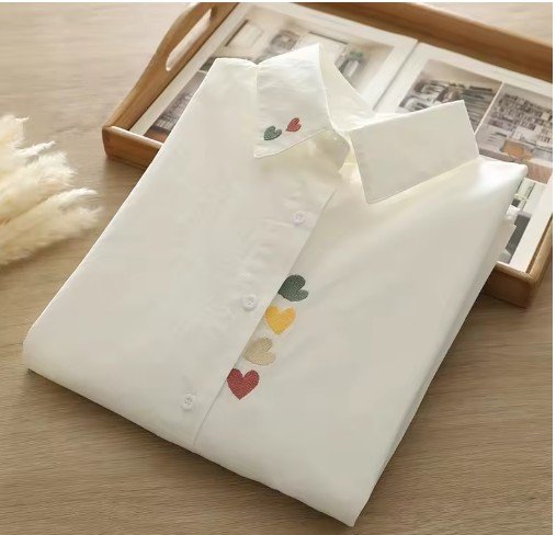 חולצה גברית לבנה לבבות.jpg