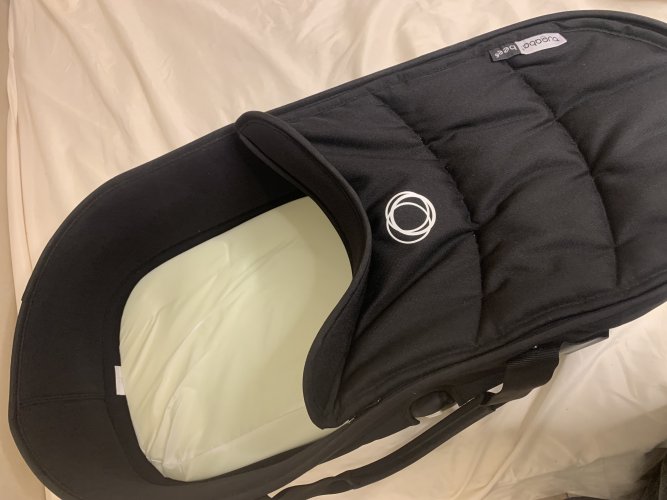 ירידה במחיר!!- עגלת בוגבו בי 6 גגון שמנת כחדשה ממש!