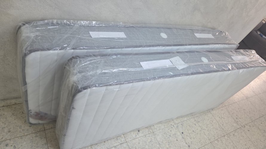 למכירה זוג מזרונים