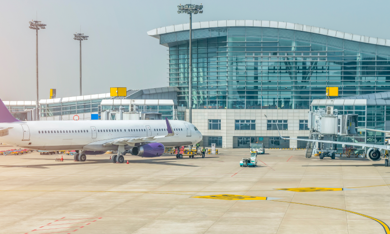 הזול שעולה ביוקר: למה הפסקתי לחפש "קומבינות" בדרך לנתב"ג