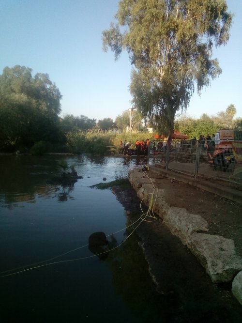 הוצאת הגופה של אליהו אבא שאול ז''ל.jpg