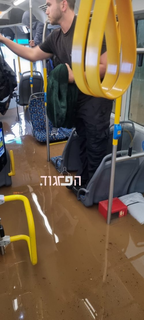 ה_אוטובוס_מוצף_בנתניה.jpg
