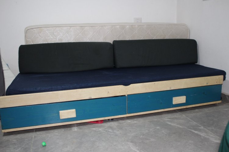 מיטת חבר למכירה