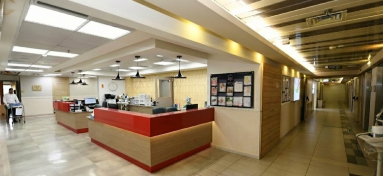 12,000  לבבות: האנשים שמאחורי המספרים של "מעייני הישועה"