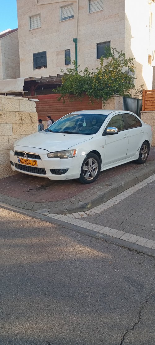 מיצובישי לנסר עם מערכת גז 164,000 ק"מ