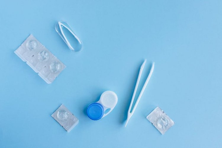 הרכבת עדשות מגע בשגרה: מה חשוב לדעת כדי לשמור על נוחות לצד בריאות העיניים?