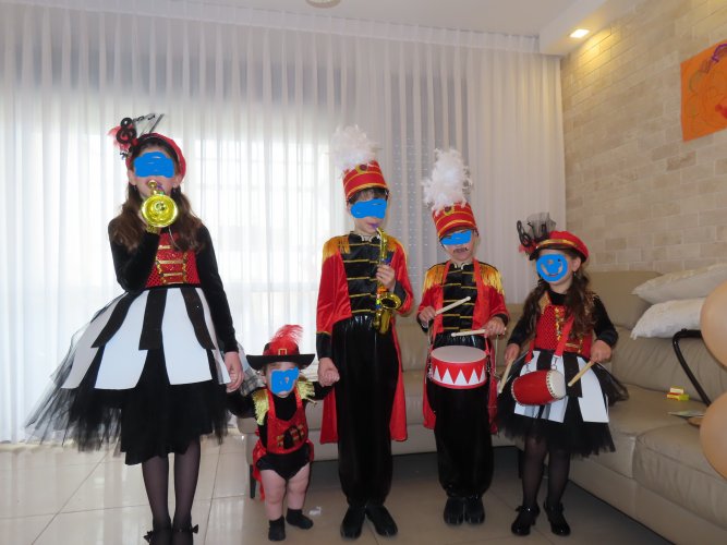 תחפושת ילדים.JPG