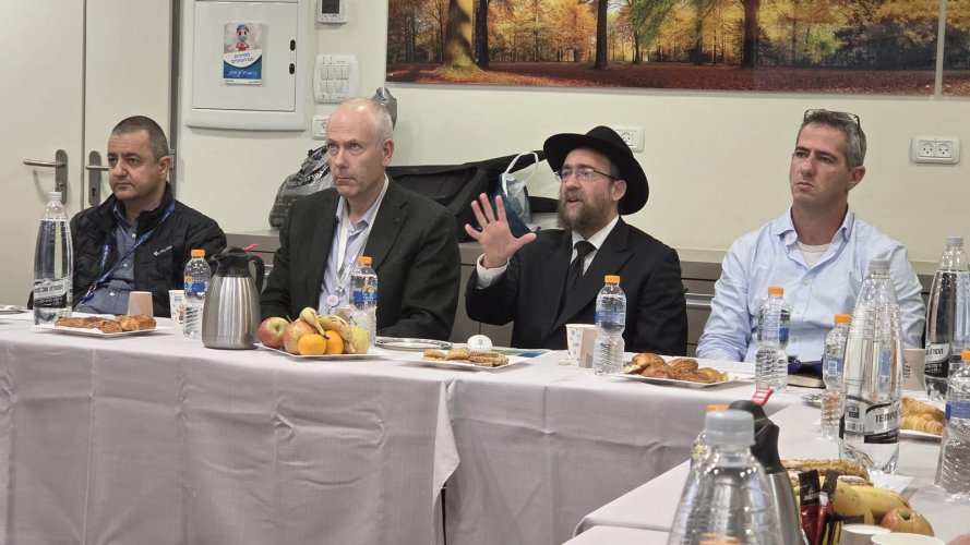 מהדקים את שיתוף הפעולה: רבני הקהילה החרדית בחיפה ערכו סיור מקיף בביה"ח כרמל מקבוצת כללית