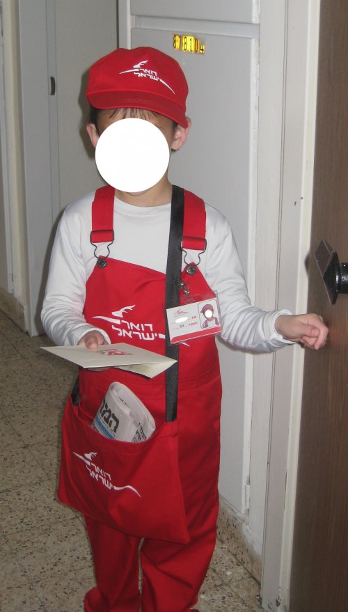 דוור גיל 6.jpg