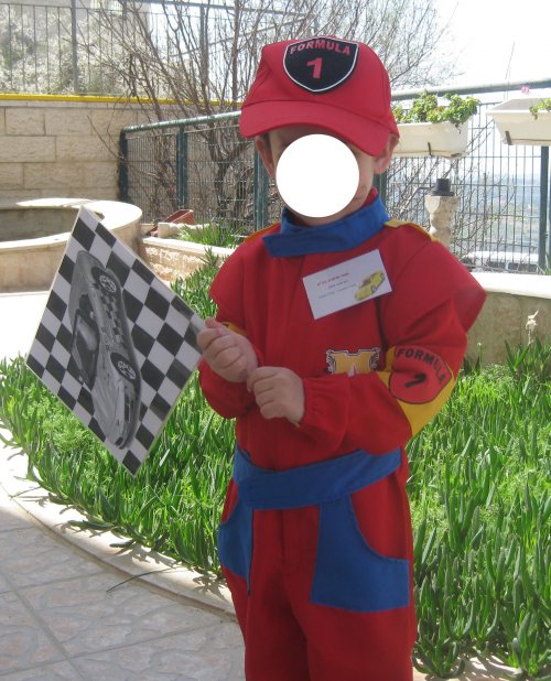 נהג מרוצים גיל 4.jpg