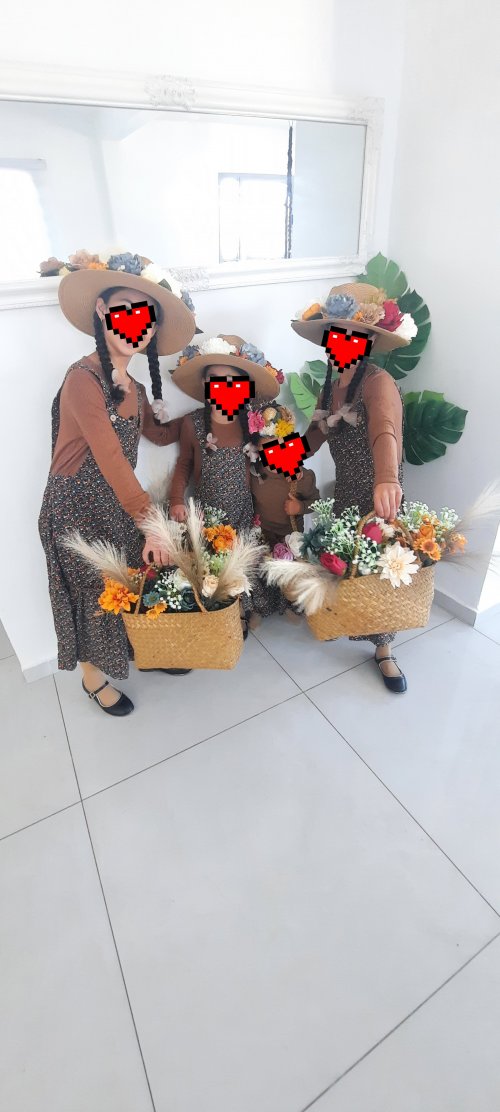 תחפושת מוכרת פרחים.jpg