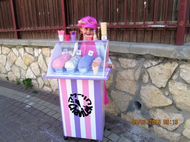 ice cream parlor 2.jpg