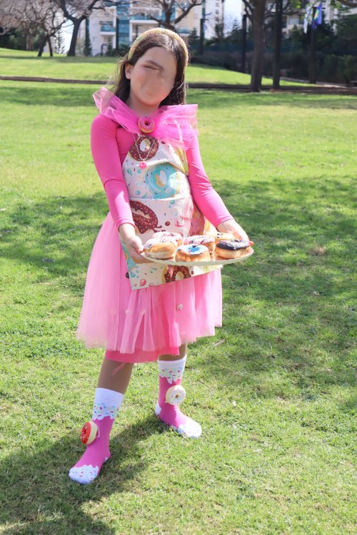 מוכרת דונאטס 2.JPG