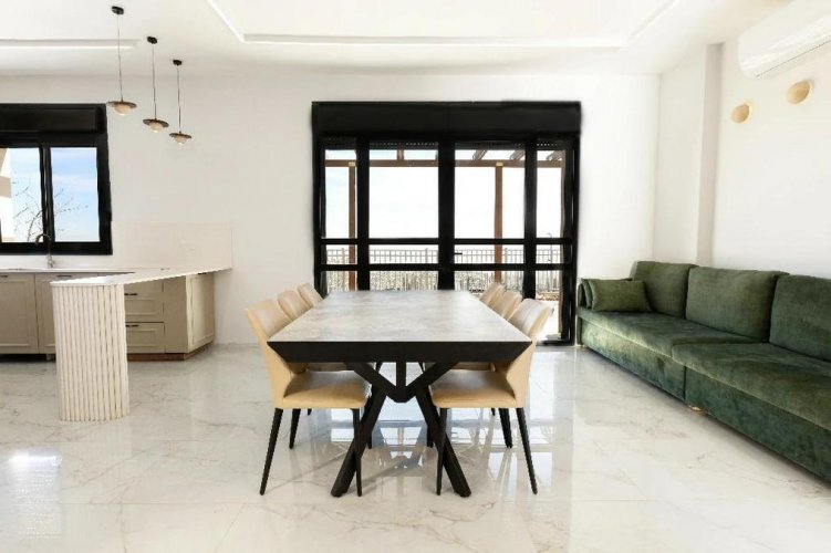 וילה משפחתית חדשה ומפוארת