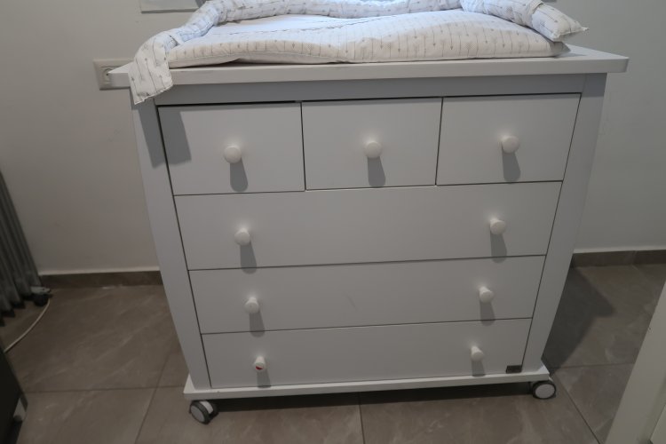 למכירה שידת החתלה