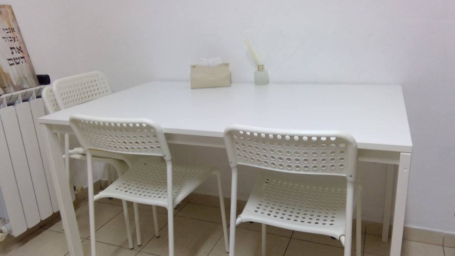 שולחן אוכל + 4 כיסאות