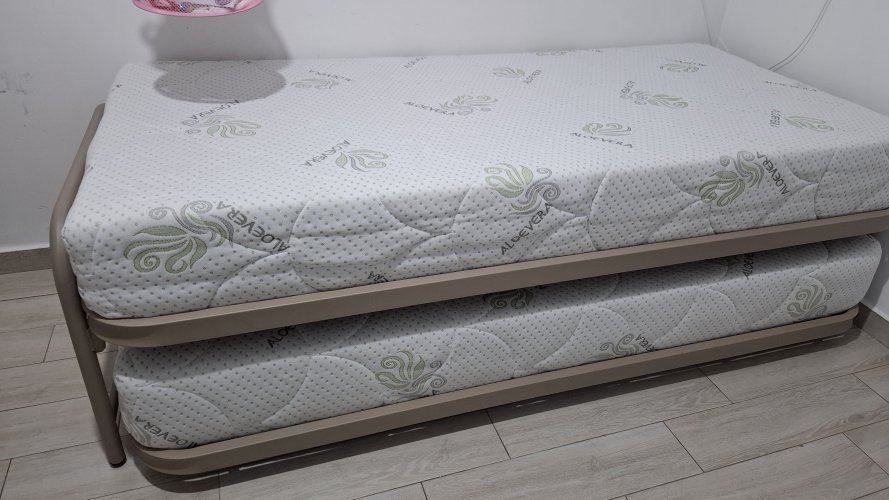 מיטת הייריזר +מזרני אלוורה במצב מצוין +++