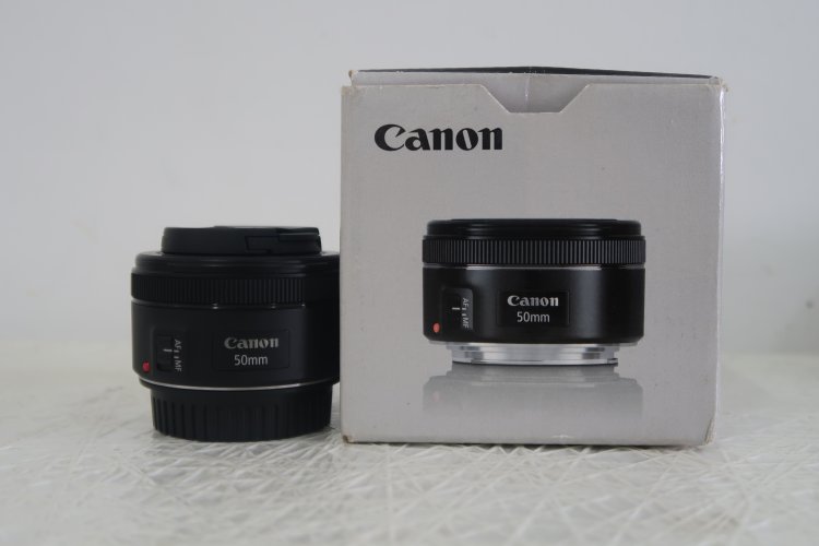 עדשת 50 מ"מ f 1.8