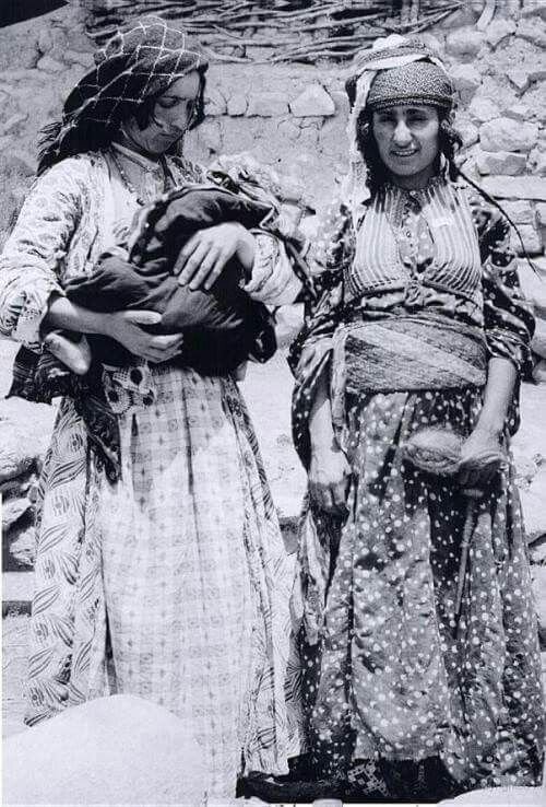 דרום כורדיסטן_ נשים כורדיות יהודיות. 1934.jpg