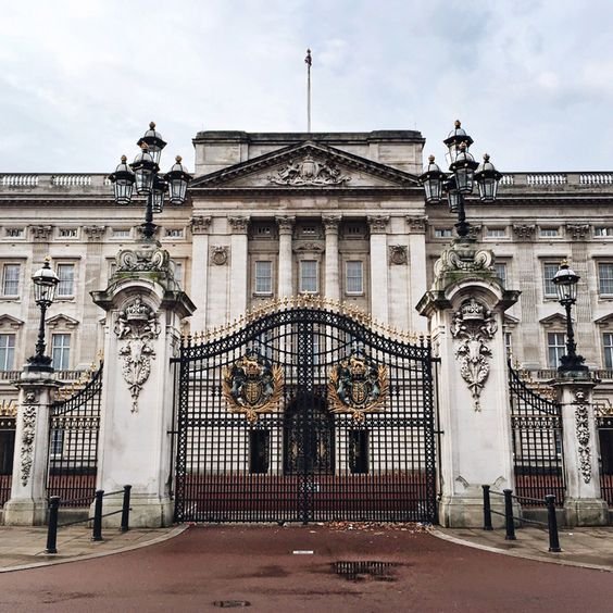 הארמון בקיגנהם לונדון.jpg