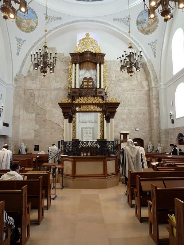 800px-Old_Jerusalem_Hurva_Synagogue_Morning_Prayer (2).jpg