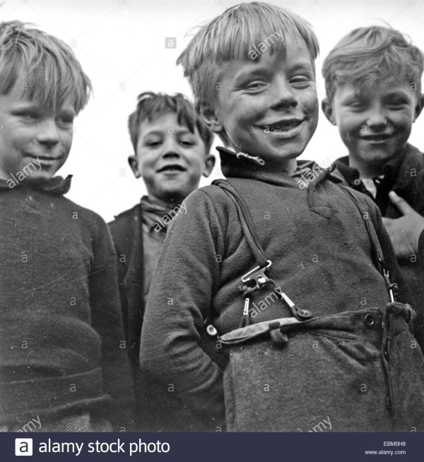 happy-children-about-1950-EBM0H8.jpg