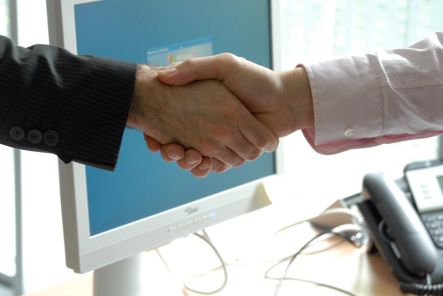 _absolutely_free_photos_original_photos_a-handshake-for-business-3872x2592_25264.jpg