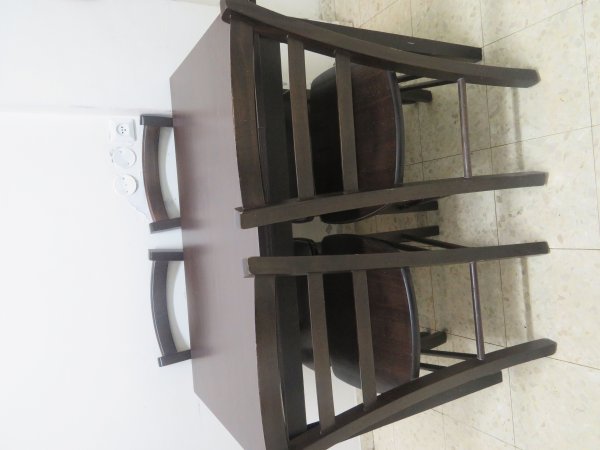 למכירה שולחן+4 כסאות מעץ פורניר
