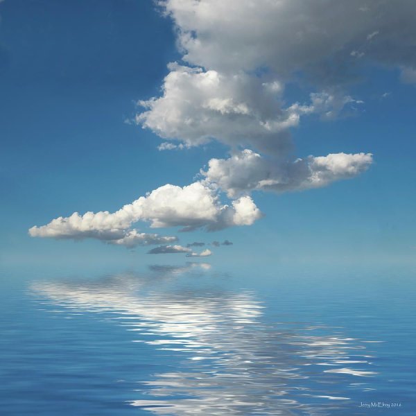 Wolken weerspiegel boven het water.jpg