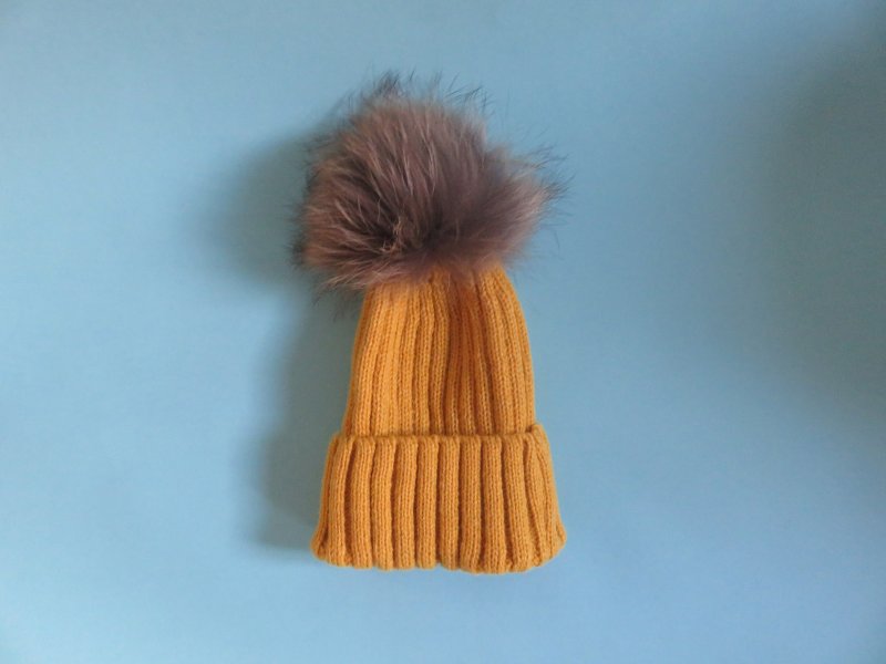 כובע פונפון חרדל.JPG