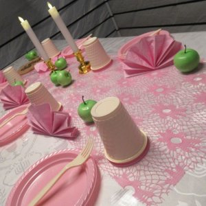 עיצוב שולחן חג ירוק תפוח וורוד.JPG