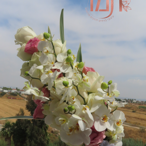 זר כלה מאורך בשילוב סחלבים.png