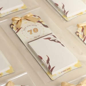 פנקס מגנט ממותג בעיצוב אישי.jpg