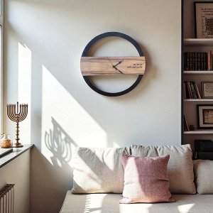 שעון קיר בעצוב אישי עם חריטה