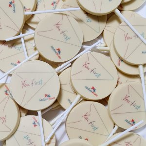 שוקולד על מקל ממותג אישי