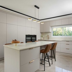 עיצוב מטבח בסגנון מודרני מינימליסטי