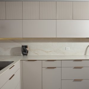 יוקרתי מינימסלטי- הרמוניקה מטבחים 1 (6).jpg