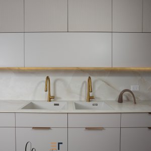 יוקרתי מינימסלטי- הרמוניקה מטבחים 1 (7).jpg